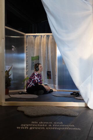 Visitor in the installation at Stapferhaus museum. Lenzburg, 25.04.2024