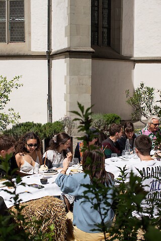 Sunday Breakslow with Andi Bolliger, guests sharing seasonal goods