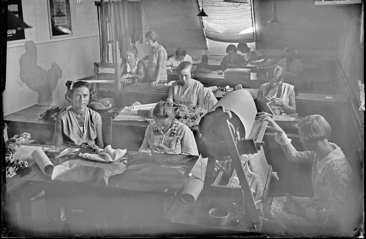 Textilklasse der Kunstgewerbeschule in den 1920er Jahren (ZHdK/Archiv)