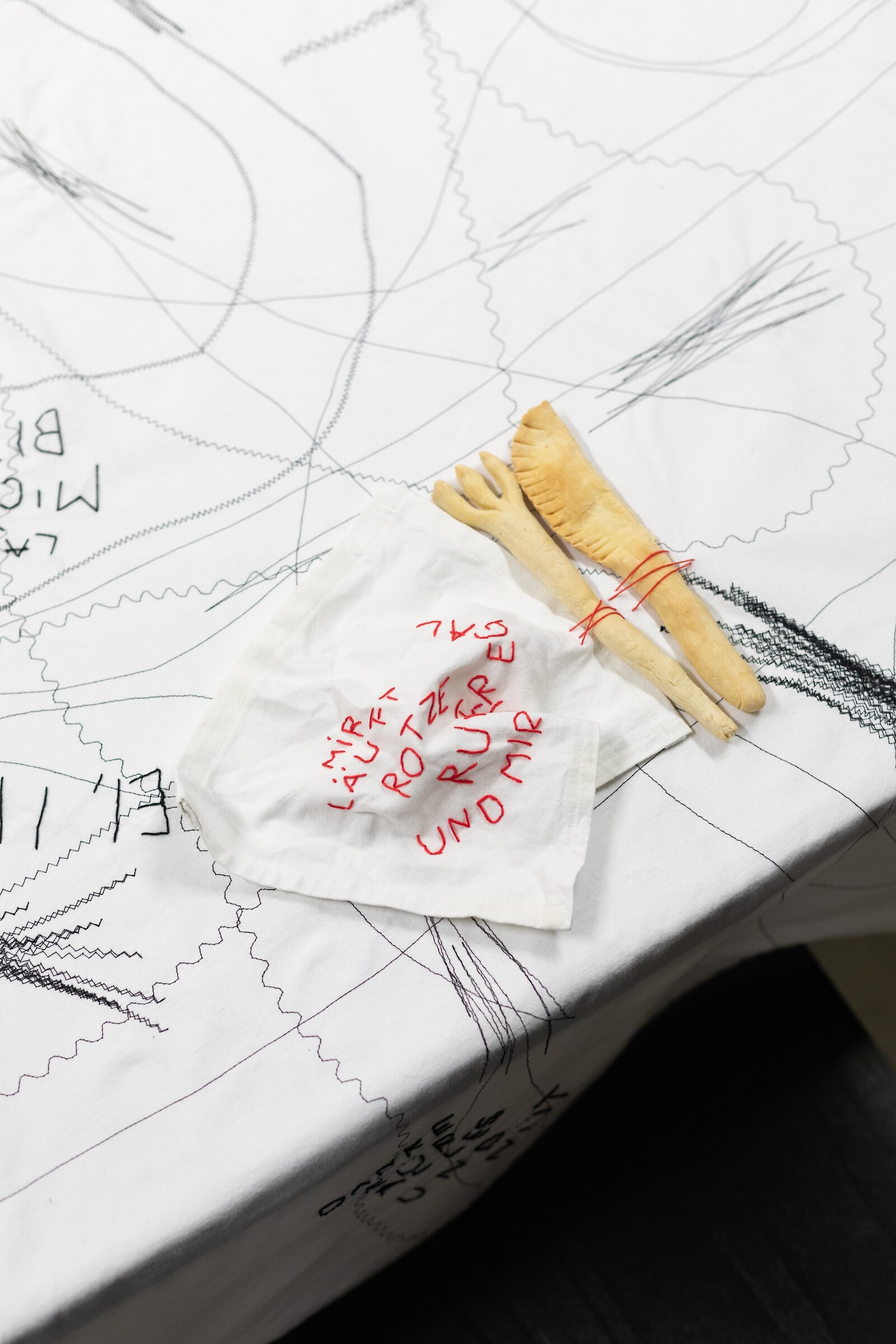 Zu Tisch – Wotsch no chli? No chli was?, Tonia Erismann, 2024