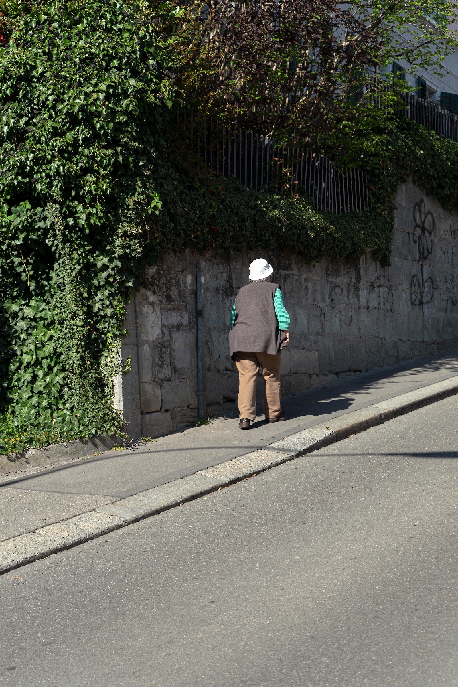 Still__Stand Ein Alltagsarchiv. Was wir sehen, während wir stillstehen. Ramona Gschwend, Andrina Schmid, 4. Semester BA https://www.instagram.com/still___stand/