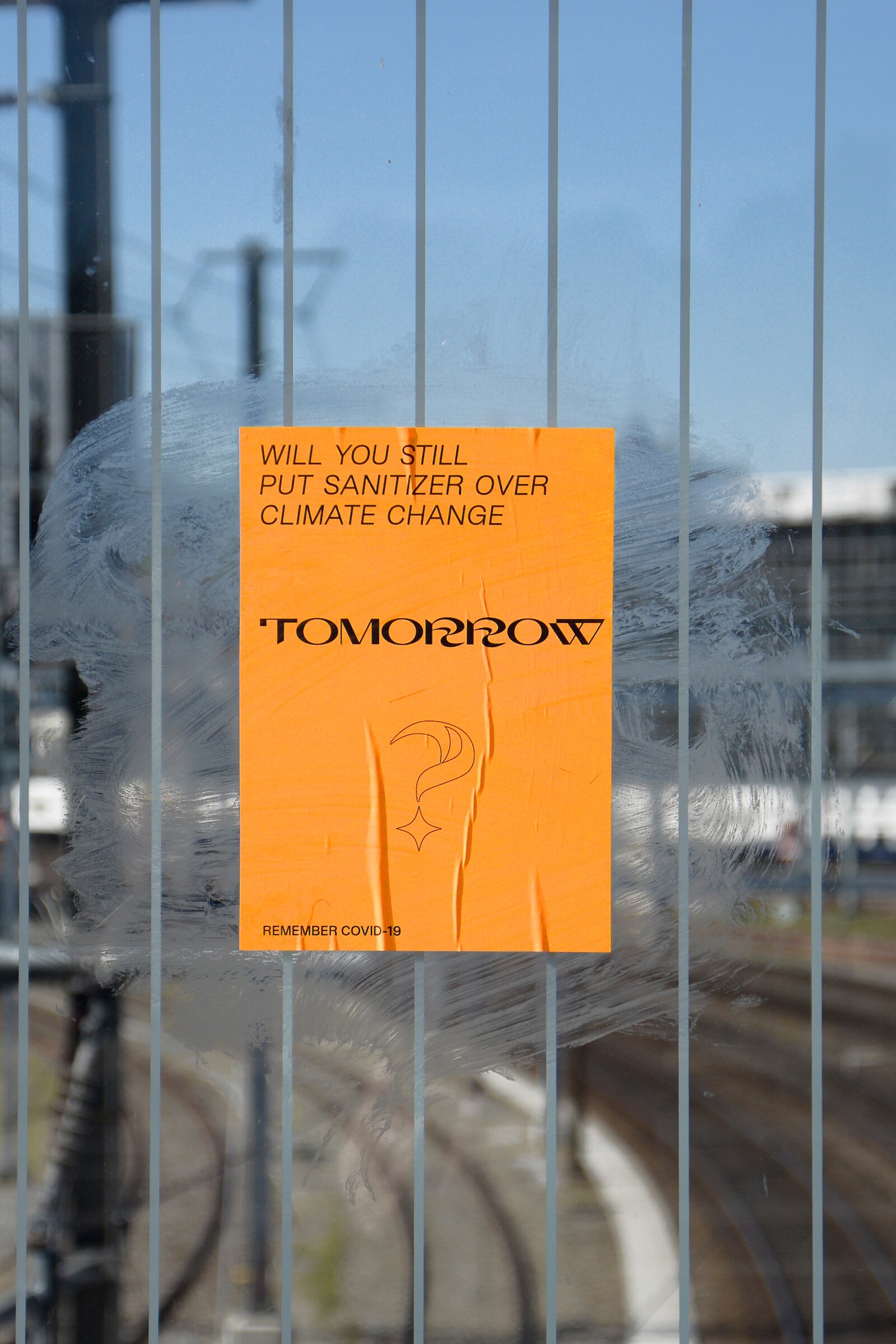 Remember Covid19 trägt zeitgenössische Fragen in den öffentlichen Raum hinaus und schafft eine Erinnerungskultur. Joshua Amissah, Nicole Hirschi, Lea Oberli, 4. Semester BA
