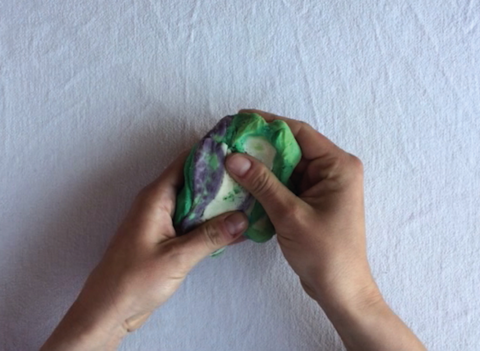 Metamophus A product that can be transformed into any shape and acts like the real object – a magical playground for creating rituals. Flavia Bienz, Cherry-Ann Davis MA 1. Semester