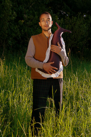 Daniel Schmid mit der Nacktschnecke, fotografiert von Mindaugas Matulis
