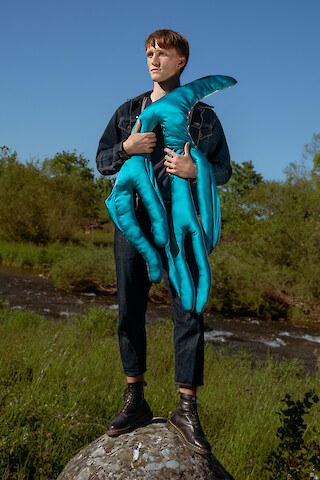 David Sieber mit der Flussalge, fotografiert von Mindaugas Matulis