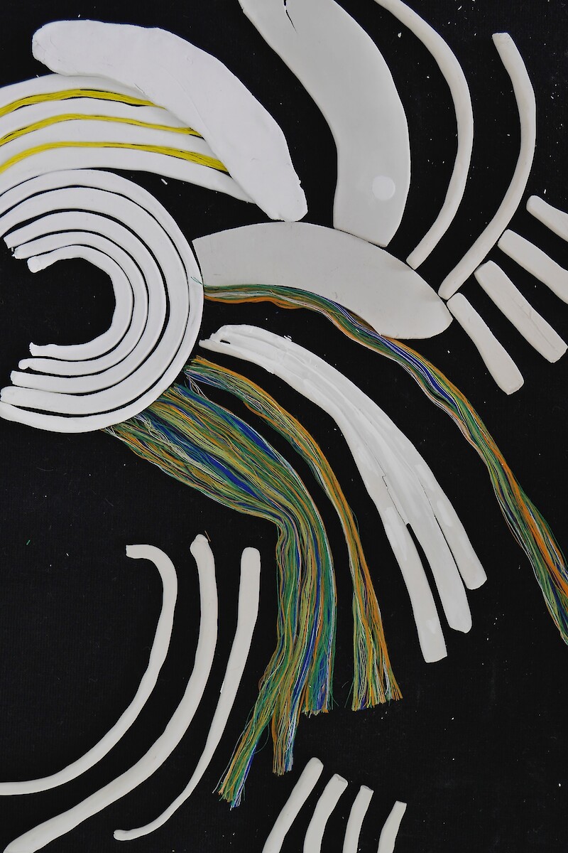 Designexperimente mit Ton und Textil sowie Farbe und Form
