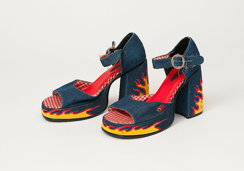 Embroidered denim shoes, size 44 © Manuel Fabritz