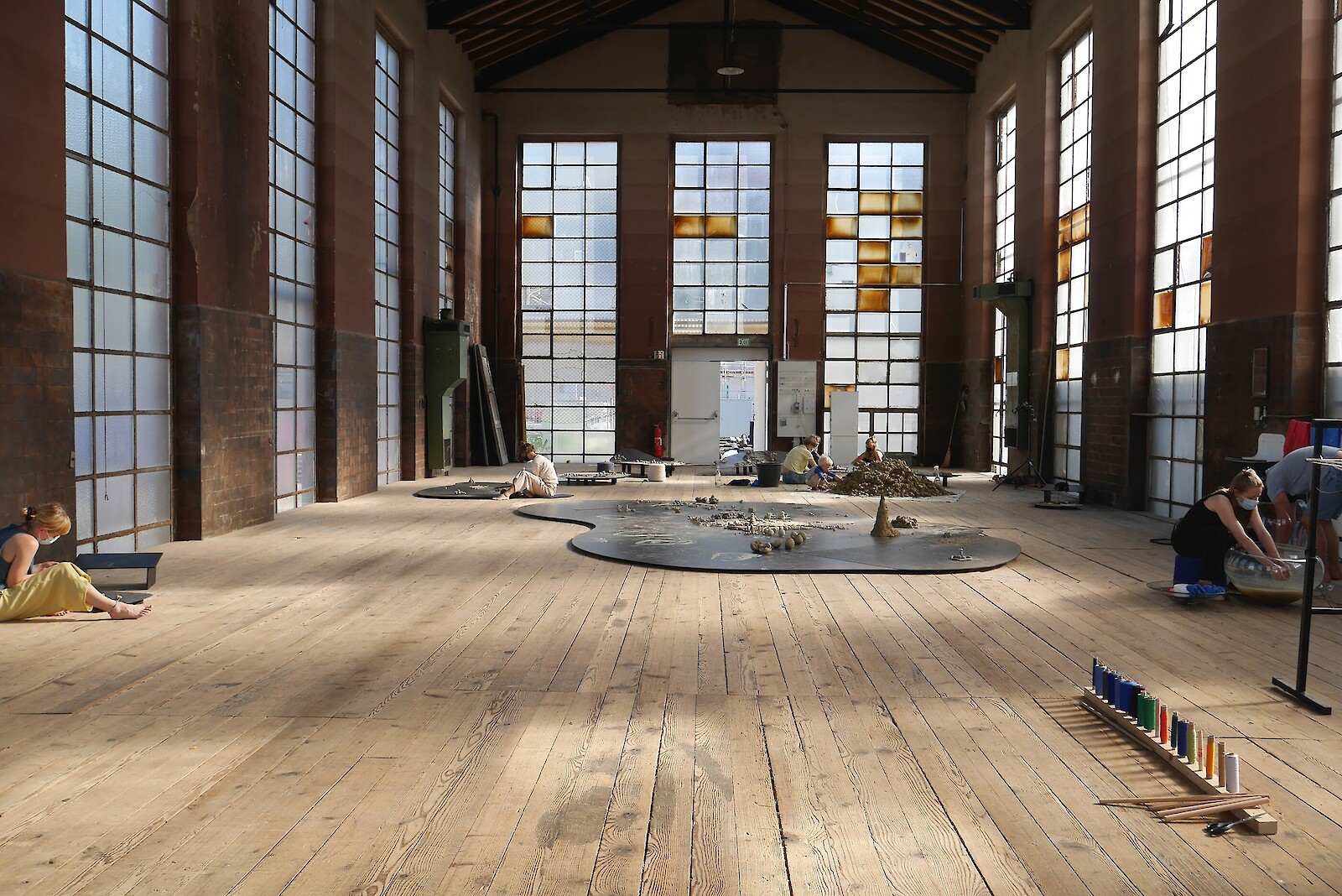 Aktion Weile im roten Haus. Ein Übungs- und Experimentierfeld für das Verweilen im Tun.