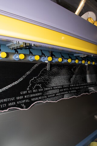 Herr Urs ist eine kleine Strickerei in Turgi im Aargau, die sich auf die Herstellung von Prototypen und Kleinserien im maschinellen Strik spezialisiert hat.