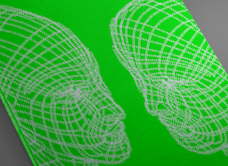 Buchdeckel in Nahaufnahme.