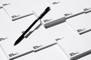 Merch-Artikel und Give Aways sorgen dafür, dass «the memo» auch im Alltag der Kreativen präsent bleibt.