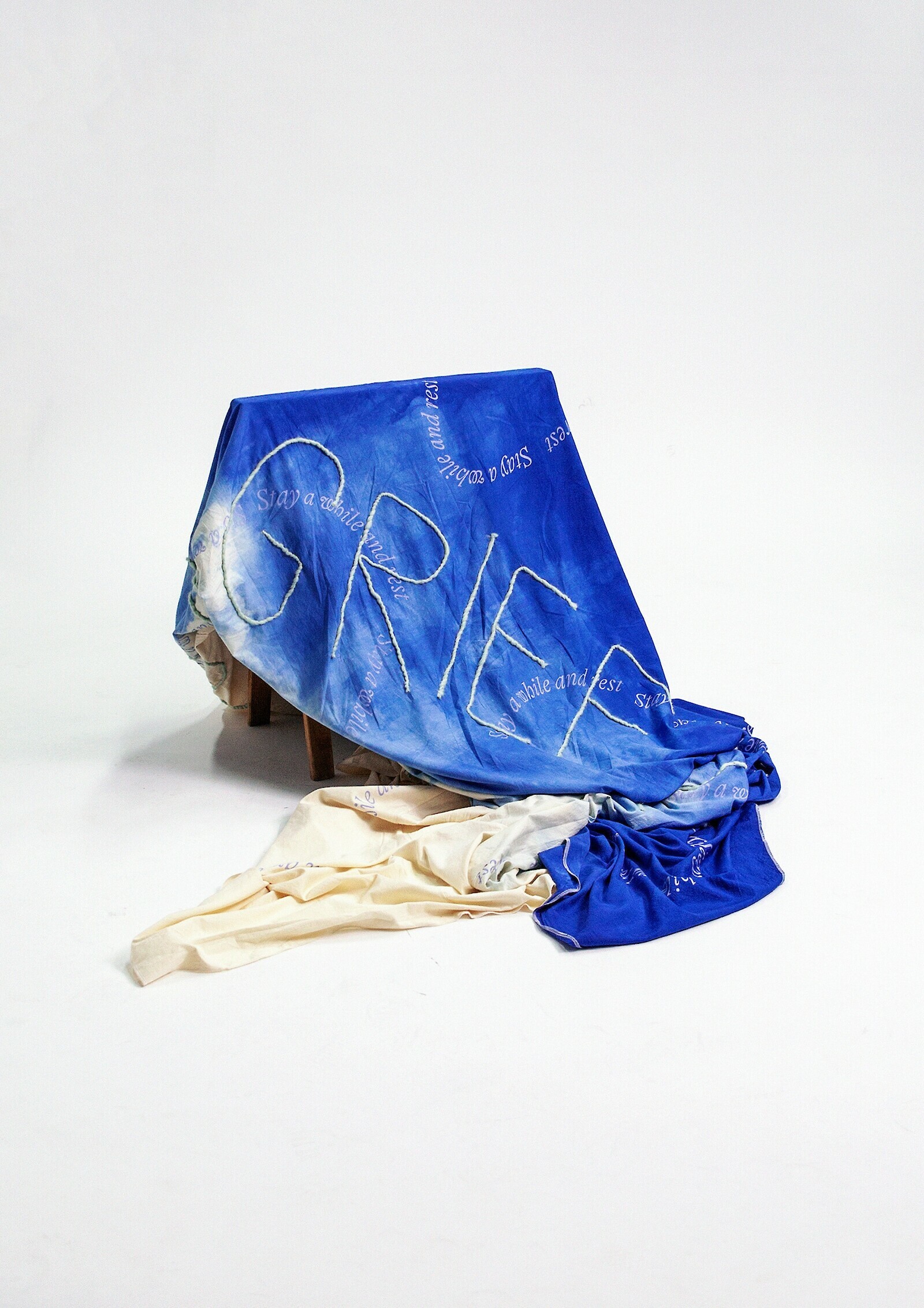 Aus dem Trauerstil Komfortsphäre abgeleitet - eine Decke zum Errichten eines Trauer Safe Space