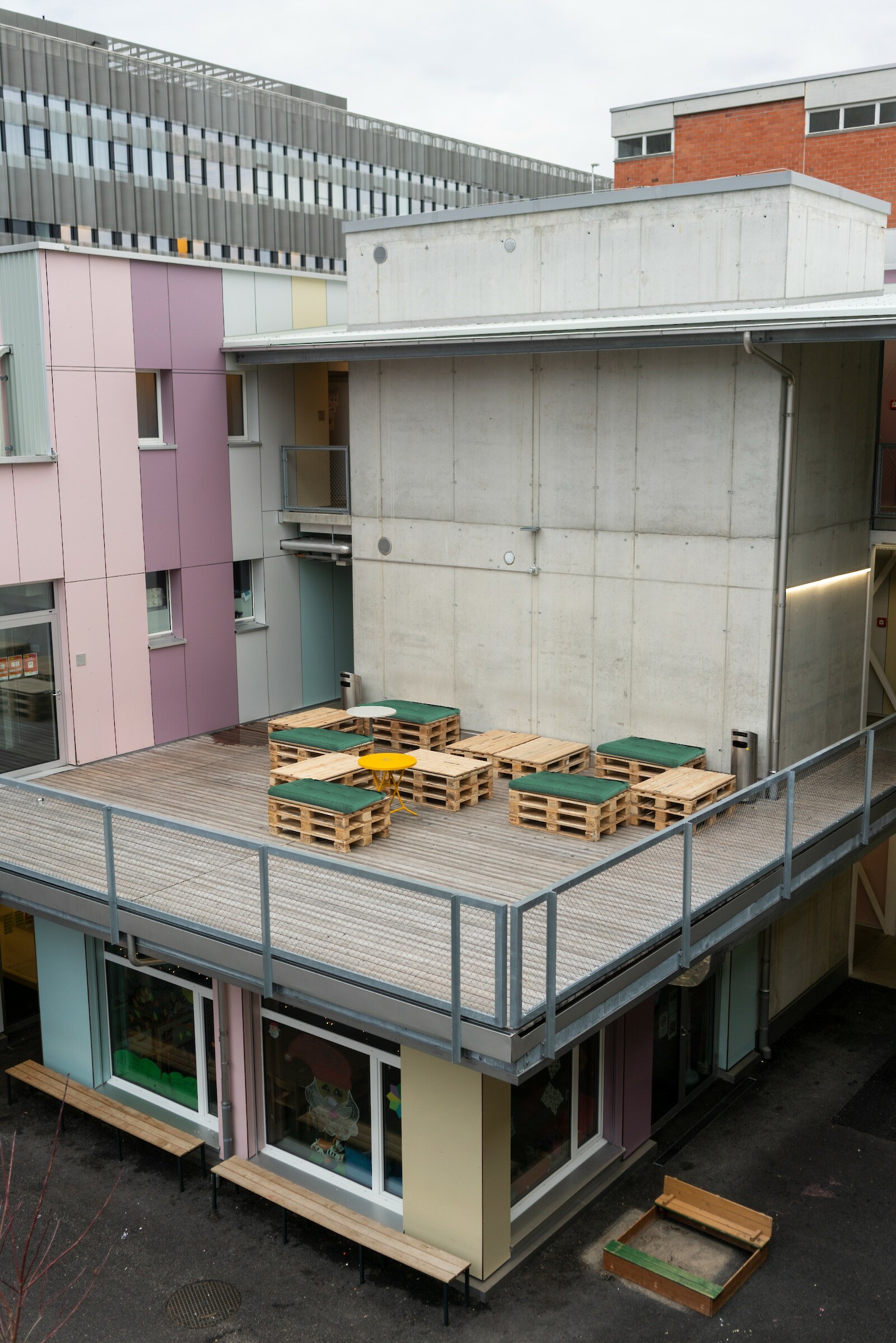 Terrasse im Innenhof, ein Ort fürs Zusammensein, Max Dätwiler