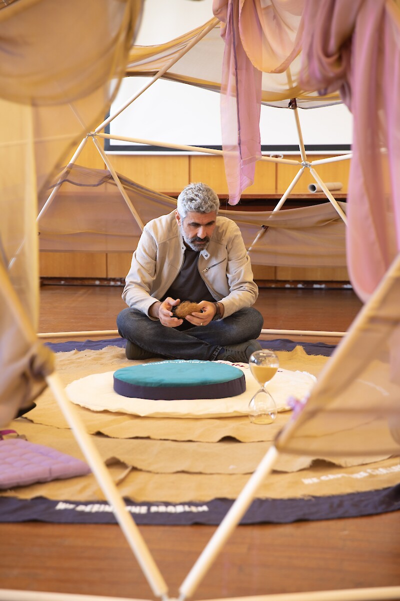 Testung des Dialogue Tents mit einer Gruppe aus der syrischen Community in dem Hauptsitz von „The World Counsil of Churches”, Genf, 23.05.2023.