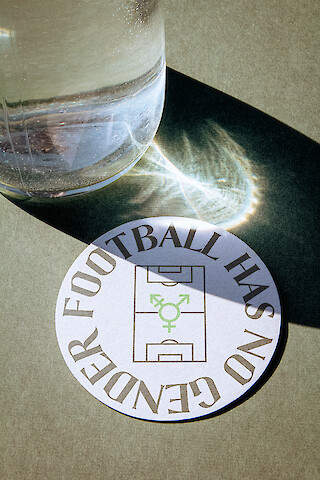 Gestaltungsentwurf eines Bierdeckels als weiteres Element der Kollektion.